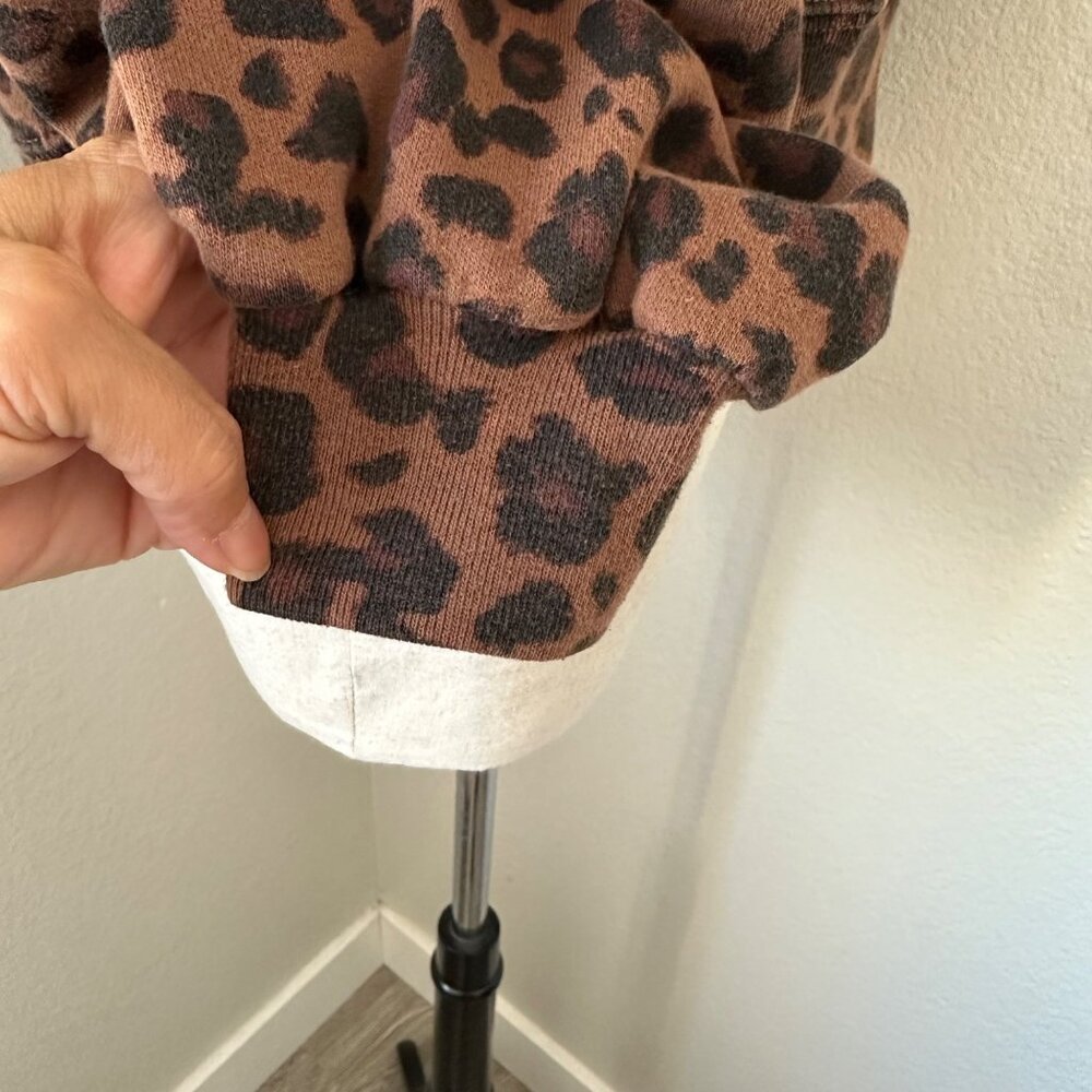 Abercrombie & Fitch Leopard Print Crewneck Sweatshirt Brown & Black Casual Sz XS - Picture 7 of 13
